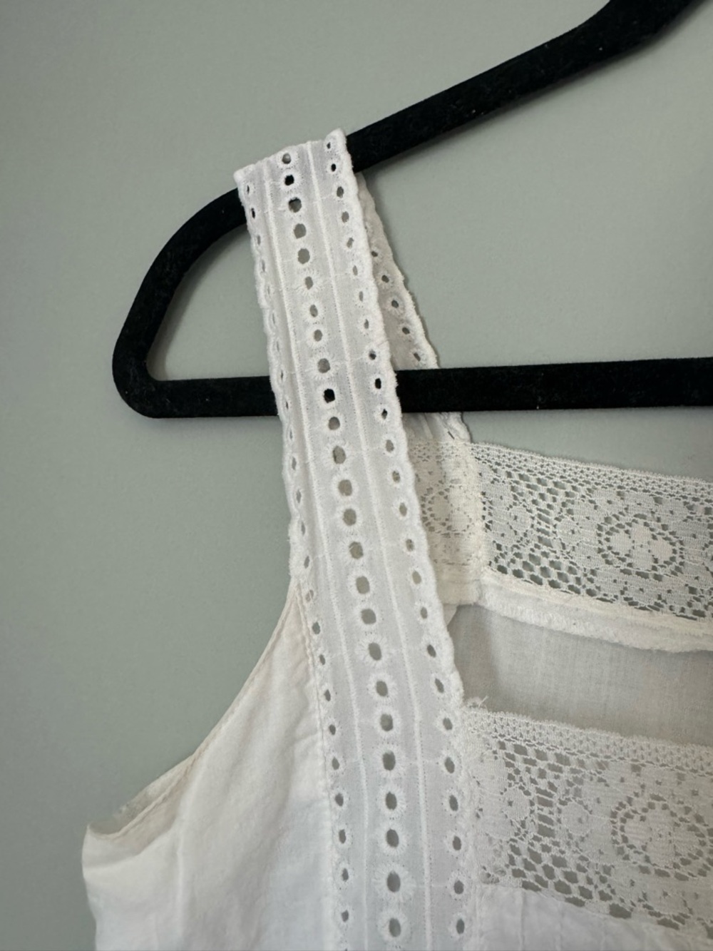 Sundance White dress with lace trim &eyelet details - Picture 7 of 7